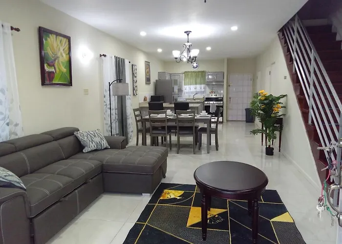 Mirando Place #2---beach Club Access, Hot Tub, Gym, Pool, 3 Lounges, Townhouse 2 ,airport 10min Holiday home Montego Bay