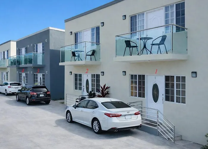 Mirando Place #2---beach Club Access, Hot Tub, Gym, Pool, 3 Lounges, Townhouse 2 ,airport 10min Holiday home Montego Bay