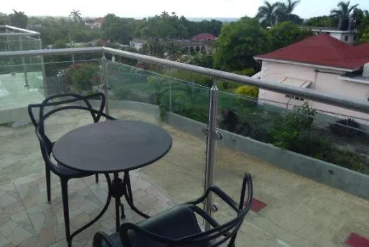 Mirando Place #2---beach Club Access, Hot Tub, Gym, Pool, 3 Lounges, Townhouse 2 ,airport 10min Holiday home Montego Bay