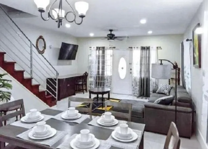 Holiday home Mirando Place #2---beach Club Access, Hot Tub, Gym, Pool, 3 Lounges, Townhouse 2 ,airport 10min Montego Bay