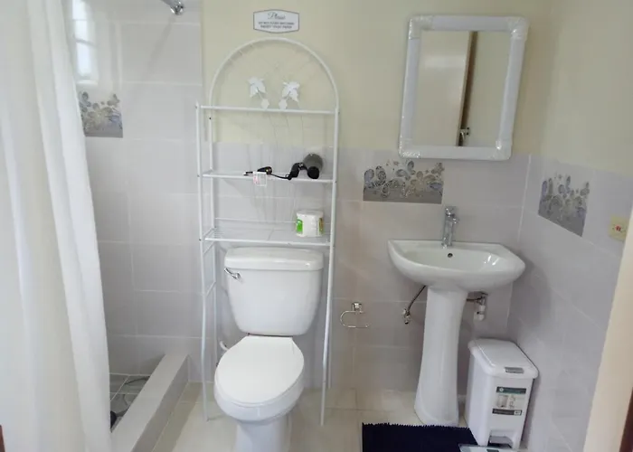 Mirando Place #2---beach Club Access, Hot Tub, Gym, Pool, 3 Lounges, Townhouse 2 ,airport 10min Montego Bay