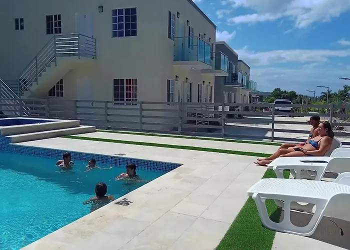 Mirando Place #2---beach Club Access, Hot Tub, Gym, Pool, 3 Lounges, Townhouse 2 ,airport 10min Holiday home *