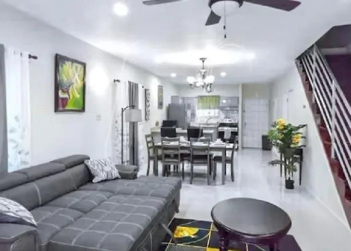 Holiday home Mirando Place #2---beach Club Access, Hot Tub, Gym, Pool, 3 Lounges, Townhouse 2 ,airport 10min