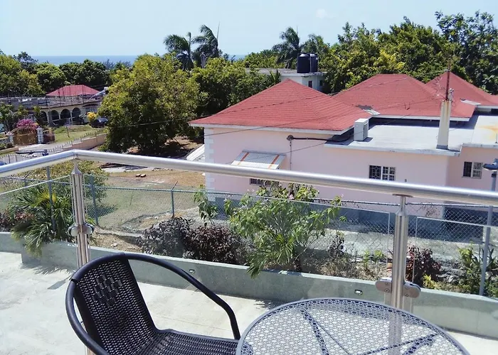 Holiday home Mirando Place #2---beach Club Access, Hot Tub, Gym, Pool, 3 Lounges, Townhouse 2 ,airport 10min *