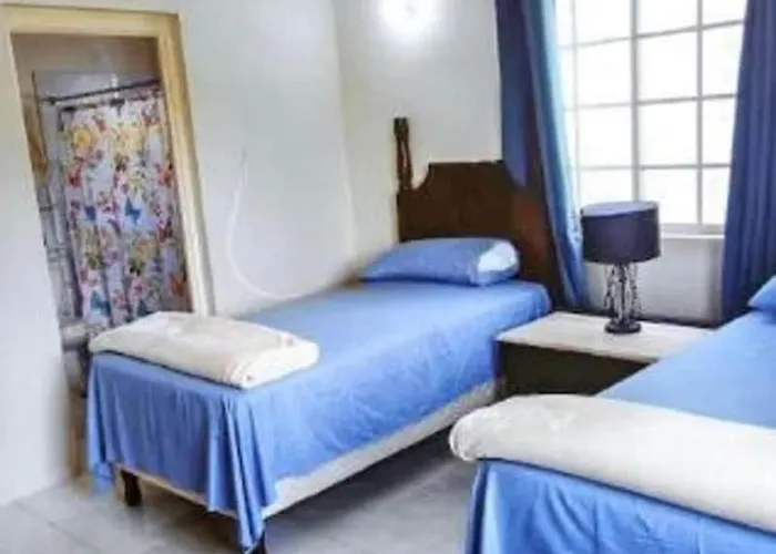 Mirando Place #2---beach Club Access, Hot Tub, Gym, Pool, 3 Lounges, Townhouse 2 ,airport 10min Holiday home