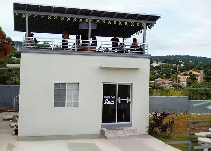 Mirando Place #2---beach Club Access, Hot Tub, Gym, Pool, 3 Lounges, Townhouse 2 ,airport 10min Montego Bay