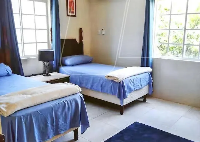 Mirando Place #2---beach Club Access, Hot Tub, Gym, Pool, 3 Lounges, Townhouse 2 ,airport 10min Holiday home