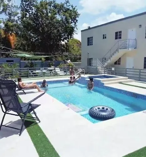 Mirando Place #2---beach Club Access, Hot Tub, Gym, Pool, 3 Lounges, Townhouse 2 ,airport 10min Montego Bay