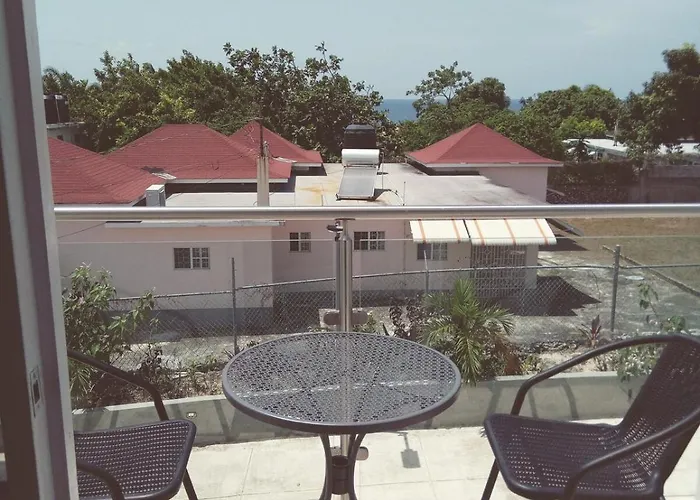 Mirando Place #2---beach Club Access, Hot Tub, Gym, Pool, 3 Lounges, Townhouse 2 ,airport 10min Holiday home Montego Bay